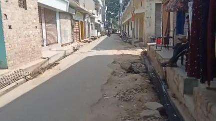 तिलहर: नगर के मोहल्ला मौजमपुर एलआईसी की तरफ खोदी गई सड़क की वजह से लोग और राहगीर परेशान #jansamasya