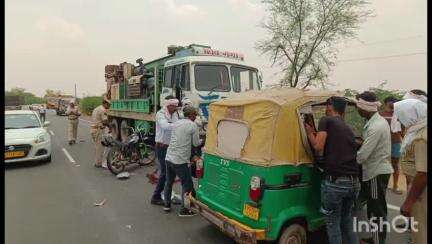 धौलपुर: विश्नोदा के पास हाइवे 11B पर ट्रक की चपेट में आने से बाइक सवार तीन लोगों की हुई मौत
