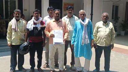 अयोध्या के व्यापारियों के प्रतिनिधिमंडल ने जिला अधिकारी निखिल टीकाराम फुंडे से की मुलाकात