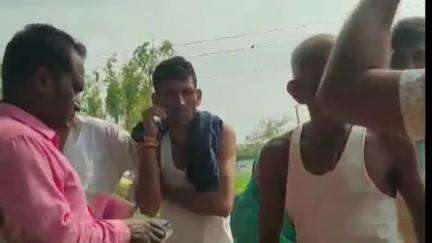 आज़मगढ़: जहानागंज थानाक्षेत्र के नेवादा ग्रामवासियों का आरोप, दबंगों के कब्जे से चक मार्ग मुक्त करने में राजस्व टीम विफल