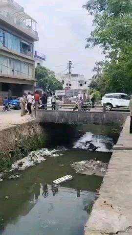गोमती नगर के विराम खंड 4 में नाले में मिला अज्ञात शव, पुलिस जांच में जुटी
