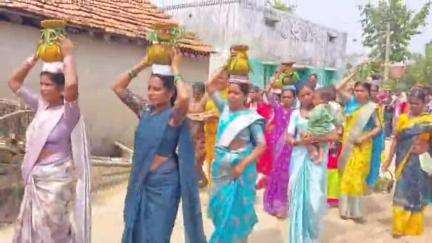 సిర్పూర్ టి: సలుగు పల్లి గ్రామంలో ఘనంగా పోచమ్మ విగ్రహ ప్రతిష్టాపన, బోనాలు సమర్పించి మొక్కులను తీర్చుకున్న ప్రజలు