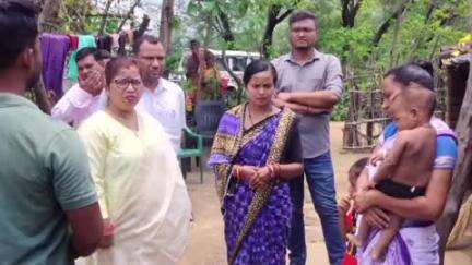 କଣ୍ଟାବାଞ୍ଜି: ବରତୁଣ୍ଡା ଗାଁ ର ଦାଦନ ଶ୍ରମିକ ତାମିଲନାଡୁ ରେ ମୃତ୍ୟୁ ଘଟଣା- ପରିବାର ଲୋକ ଙ୍କ ନିକଟରେ ପହଞ୍ଚିଲା ବ୍ଲକ ପ୍ରଶାସନ