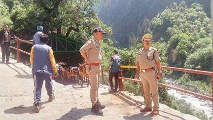 जोशीमठ: पुलिस उपाधीक्षक चमोली ने हेमकुंड साहिब यात्रा की व्यवस्थाओं का लिया जायजा, गोविंदघाट और पुलना में परखी व्यवस्थाएं