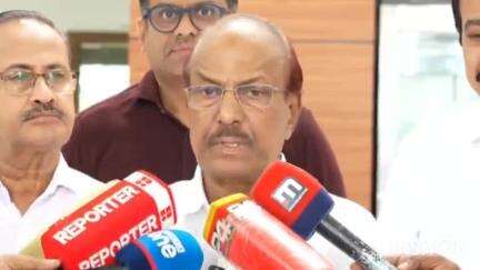 ഏറനാട്: കൂരിയാട്ട് പുതിയ പാലം തന്നെ വേണമെന്ന് പി.കെ കുഞ്ഞാലിക്കുട്ടി എം.എൽ.എ മലപ്പുറം ലീഗ് ഓഫീസിൽ പറഞ്ഞു