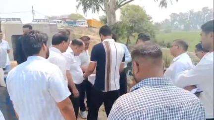 जगाधरी: काजनू गांव में शिकायत के बाद जिला उपयुक्त ने नहर की सफाई कार्य का औचक निरीक्षण किया, फीडबैक लिया