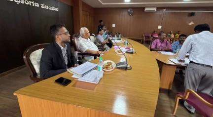 ಹಳಿಯಾಳ: ಪುರಸಭೆಯ ಸಭಾಂಗಣದಲ್ಲಿ ಶಾಸಕ ಆರ್.ವಿ.ದೇಶಪಾಂಡೆ ಅಧ್ಯಕ್ಷತೆಯಲ್ಲಿ ನಡೆದ ಆಶ್ರಯ ಸಮಿತಿ ಸಭೆ ಸಂಪನ್ನ