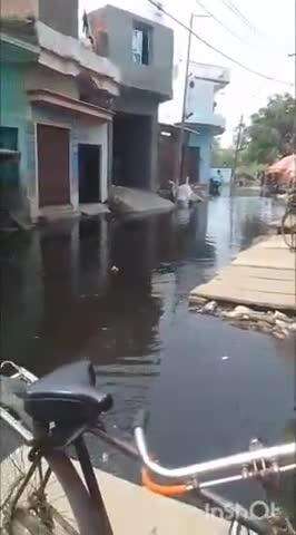 जानसठ: भोपा क्षेत्र के गांव भोकरहेड़ी में नरकीय जीवन जीने को ग्रामीण मजबूर, ग्रामीणों ने दुर्दशा का वीडियो बनाकर किया वायरल
