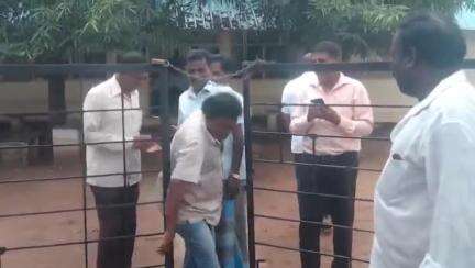 ಕೊಳ್ಳೇಗಾಲ: ಜಮೀನು ಖರೀದಿಗಾಗಿ ಪಟ್ಟಣಕ್ಕೆ ಆಗಮಿಸಿದ ಸಾಧುಕೋಕಿಲ;ಅಭಿಮಾನಿಗಳಿಗೆ ಫೋಟೋಗೆ ನಿರಾಕರಣೆ