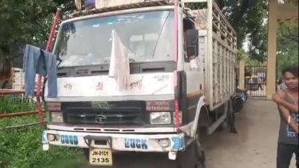 आदित्यपुर गम्हरिया: आदित्यपुर थाना पुलिस ने चोरी हुआ शटर बनाने वाला लोहा को किया बरामद, एक व्यक्ति को किया गिरफ्तार