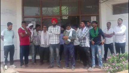 थानेसर: निजीकरण के विरोध में पिहोवा में बिजली कर्मचारियों ने यूपी सरकार के खिलाफ पॉवर हाउस के सामने किया प्रदर्शन