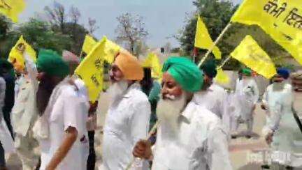 ਫਤਿਹਗੜ੍ਹ ਸਾਹਿਬ: ਸੰਯੁਕਤ ਕਿਸਾਨ ਮੋਰਚੇ ਵੱਲੋਂ ਤੇ ਵੱਖ-ਵੱਖ ਜਥੇਬੰਦੀਆਂ ਵੱਲੋਂ ਫਤਿਹਗੜ੍ਹ ਸਾਹਿਬ ਵਿਖੇ ਰੈਲੀ ਕੱਢਕੇ ਫਤਿਹਗੜ੍ਹ ਸਾਹਿਬ ਦੇ SDM ਨੂੰ ਮੰਗ ਪੱਤਰ