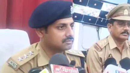 करछना: दादूपुर में बीते दिनों महिला के साथ हुई लूट की घटना का पुलिस ने किया अनावरण, एसीपी ने दी जानकारी