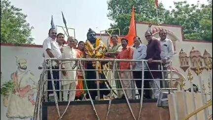 धुळे: धुळ्यात महाराणा प्रताप चौकात महाराणा प्रताप यांच्या तिथीनुसार जयंतीनिमित्त अभिवादन