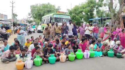 கோவில்பட்டி: கடலையூர் சாலையில் குடிநீர் கேட்டு அப்பகுதி மக்கள் சாலை மறியல்