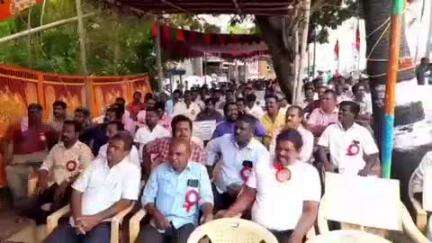 திருவாரூர்: தமிழ்நாடு நுகர்பொருள் வாணிப கழக முதுநிலை மண்டல மேலாளர் அலுவலகம் முன்பு 500க்கும் மேற்பட்டோர் உண்ணாவிரத போராட்டம்