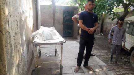 डीग: शहर के अचलपुर के जंगल में कुएं से मोटर पंखा निकालने उतरे पिता-पुत्र की मौत, पुलिस ने शवों का PM करा परिजनों को सौंपा
