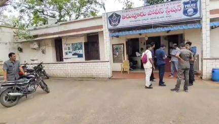 తిరువూరు నగర పంచాయతీ కౌన్సిలర్లకు గన్మెన్లను కేటాయించిన రాష్ట్ర ప్రభుత్వం
