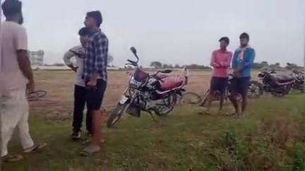 भिनगा: खरगौरा सेंट एंथोनी स्कूल के पास आम के पेड़ के सहारे फंदे से लटकता मिला युवक का शव, पुलिस जांच और कार्रवाई में जुटी