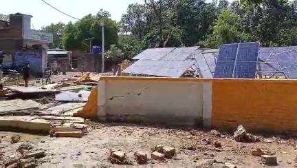 महमूदाबाद: चुनका में जल जीवन मिशन के अंतर्गत पानी से भरी टंकी गिरी, 531.50 करोड़ की लागत से बनी थी, गुणवत्ता पर उठे सवाल