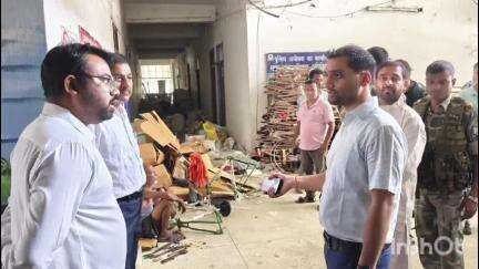 गढ़वा: गढ़वा: डीसी ने पुराने समाहरणालय भवन का किया निरीक्षण, साफ-सफाई के दिए निर्देश