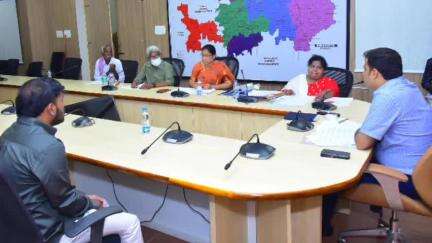 పీఎంజేఏవై స్కీమ్ జిల్లాలో పటిష్టంగా అమలు చేయాలి: పుట్టపర్తిలో కలెక్టర్ చేతన్