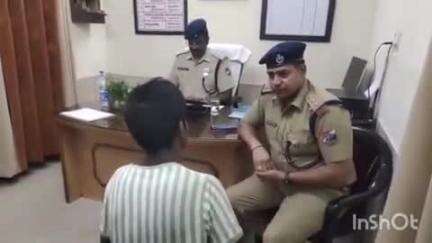 कोल: अलीगढ़ रेलवे स्टेशन पर बिहार से हथियार के बल पर बंधक बनाकर लाए गए एक नाबालिग युवक को RPF पुलिस ने उतारा