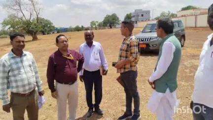 अधौरा: अधौरा में वीर कुंवर सिंह विश्वविद्यालय भवन के निर्माण को लेकर पदाधिकारी ने स्थल का किया निरीक्षण