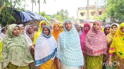 রতুয়া ১: পুলিশের ধরপাকর কে আতঙ্কিত বাহীরকাপ এলাকার মহিলারা, পুলিশ প্রশাসনের বিরুদ্ধে ক্ষোভ