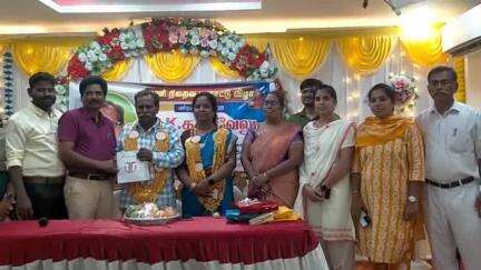 தருமபுரி: அரச மருத்துவமனை அருகில் அளவில் பணி நிறைவு பாராட்டு விழா நடந்தது.