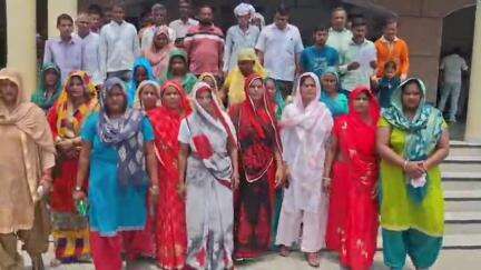 अमरोहा: नौगांवा सादात के गांव जलालपुर नारायण में दबंगों ने जमीन पर किया कब्जा, डीएम से की गई शिकायत