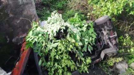 बेरमो: चपरी चढाई के पास अवैध कोयला लदा वाहन अनियंत्रित होकर दुर्घटनाग्रस्त, चालक फरार