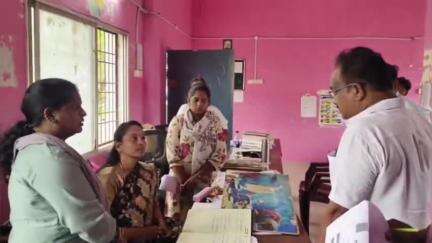 తునిలో పలు సచివాలయాలను ఆకస్మికంగా తనిఖీ చేసిన చైర్పర్సన్ నార్ల భువన రత్నాజీ