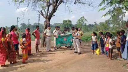 পাড়া: আনাড়া রেলওয়ে স্টেশন সংলগ্ন চাপুড়ি ও রামপুর গ্রামবাসী দের সচেতনতার বার্তা দিলো আরপিএফ