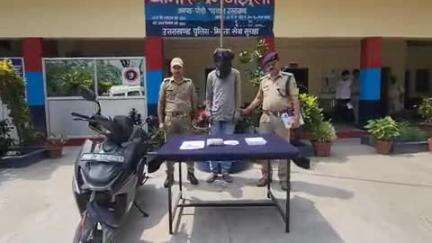 पौड़ी: पौड़ी पुलिस ने स्कूटी से चरस तस्करी करने वाले नशा तस्कर को गिरफ्तार किया, स्कूटी को किया ज़ब्त