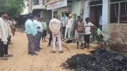 डीग: उपखंड अधिकारी ने शहर के विभिन्न क्षेत्रों में नगर परिषद द्वारा की जा रही नालों की सफाई का निरीक्षण किया