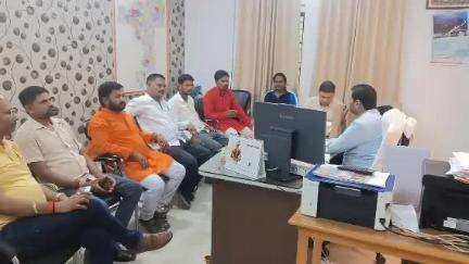 डुमरा: सीतामढ़ी सदर के अनुमंडल पदाधिकारी ने राजनीतिक दलों के साथ चुनाव को लेकर की बैठक