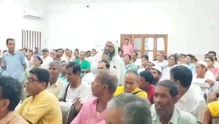 ভাতার: নাবালিকাদের বিয়ে বন্ধের জন্য প্রশাসনিক বৈঠক ভাতার ব্লক অফিসে উপস্থিত বিধায়ক