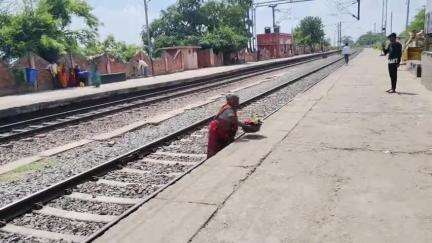 कोईलवर: दानापुर रेल मंडल के कोईलवर स्टेशन पर बुनियादी सुविधाओं का घोर अभाव, यात्रियों को हो रही है परेशानी #jansamasya