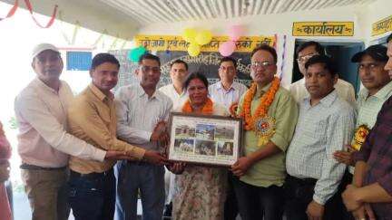 टिहरी: कोठियाड़ा में प्राथमिक शिक्षक संघ के जिलाध्यक्ष चंद्रवीर सिंह नेगी के तीसरी बार निर्वाचित होने पर शिक्षकों ने किया सम्मान