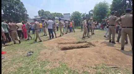 रामनगर: गौजानी क्षेत्र में कब्रिस्तान को लेकर विवाद, शव दफनाने को लेकर हुआ हंगामा; प्रशासन की टीम मौके पर तैनात