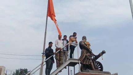 सातारा: शिवराज ट्रेकर्सचे बाईक रायडर शिवतीर्थ येथे शिवाजी महाराजांच्या स्मारकास अभिवादन करुन झाले रवाना