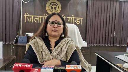 गोंडा: नव्वागांव में तालाब की जमीन पर बने अवैध मदरसे पर बुलडोजर से की गई कार्रवाई, DM ने कहा- सरकारी जमीनों का हो रहा सीमांकन