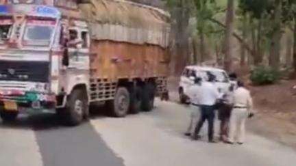 मंडला: एनएच-30 जोगी मंडी घाट में आरटीओ और ट्रक चालक विवाद मामले में प्रधान आरक्षक निलंबित