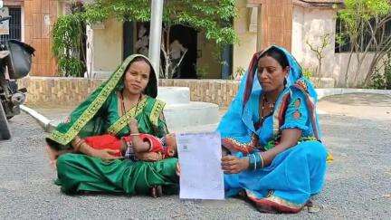 महासमुंद: शिकायत के बाद भी कुकरा डीह के सचिव को नहीं हटाने पर नवनिर्वाचित सरपंच, उप सरपंच और पंच ने किया प्रदर्शन #jansamasya