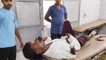 महोबा: महिला जिला अस्पताल के पास अन्य बाइक की टक्कर से बाइक सवार युवक हुआ घायल, जिला अस्पताल में उपचार जारी
