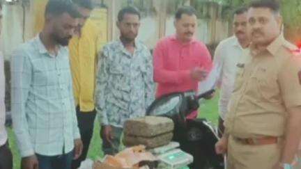 बदनापूर: मोठ्या पुलावर छ.संभाजी नगर महामार्गावर पोलिसांनी अवैध गांजा वाहतूक करणारा इसम घेतला ताब्यात, 3की.839 ग्राम गांजा जप्त