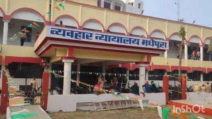 बिहारीगंज: पुलिस के दबाव के बाद महतो टोला के फरार शराब कारोबारी सुनील मेहता ने न्यायालय में किया समर्पण