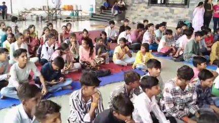 बड़वानी: सृजन अभियान: स्कूली छात्रों ने किया बावनगजा तीर्थ क्षेत्र का भ्रमण, कई गतिविधियाँ आयोजित, अधिकारी भी पहुंचे
