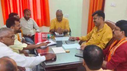 मोतिहारी: मोतिहारी के जिला कार्यालय में भाजपा जिला अध्यक्ष ने कार्यकर्ताओं के साथ की बैठक